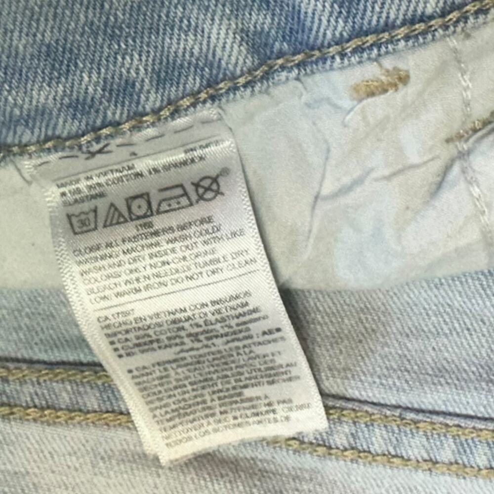 Old Navy Size 4 Boyfriend shorts black, light wash, white wash, med denim shorts - Picture 7 of 9